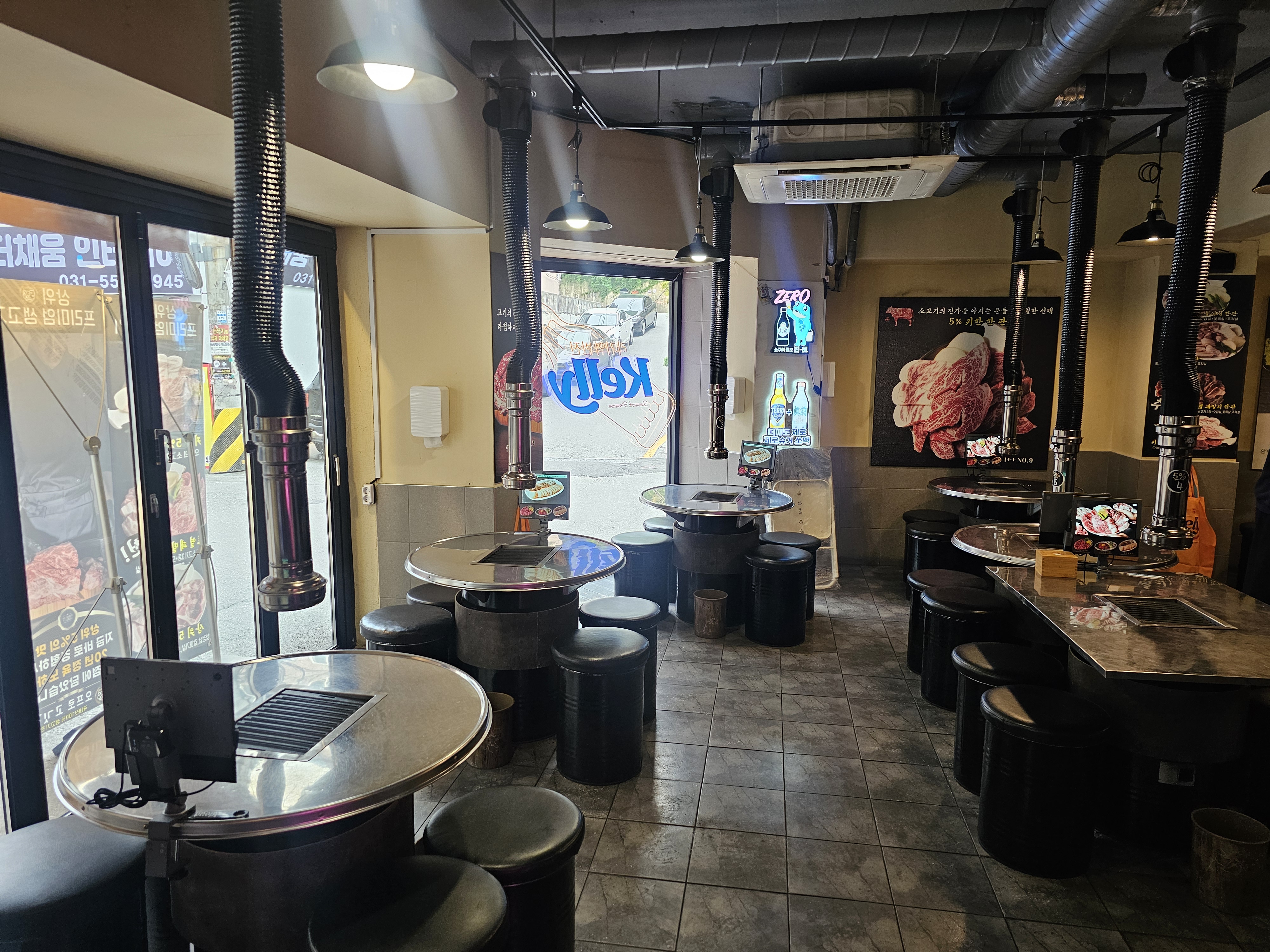 오프로고깃집 내부2