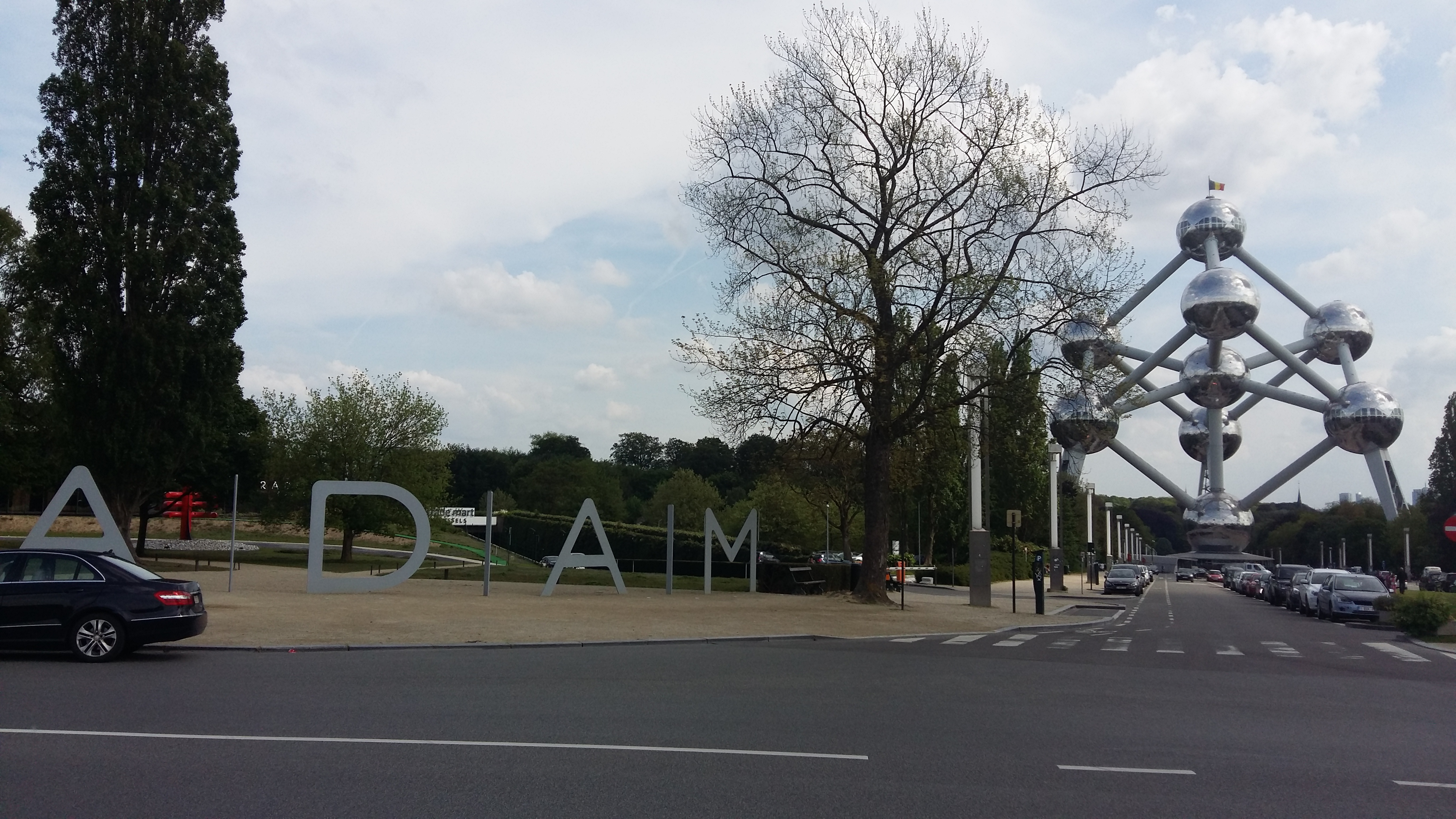 벨기에 브뤼셀 아토미움과 도로