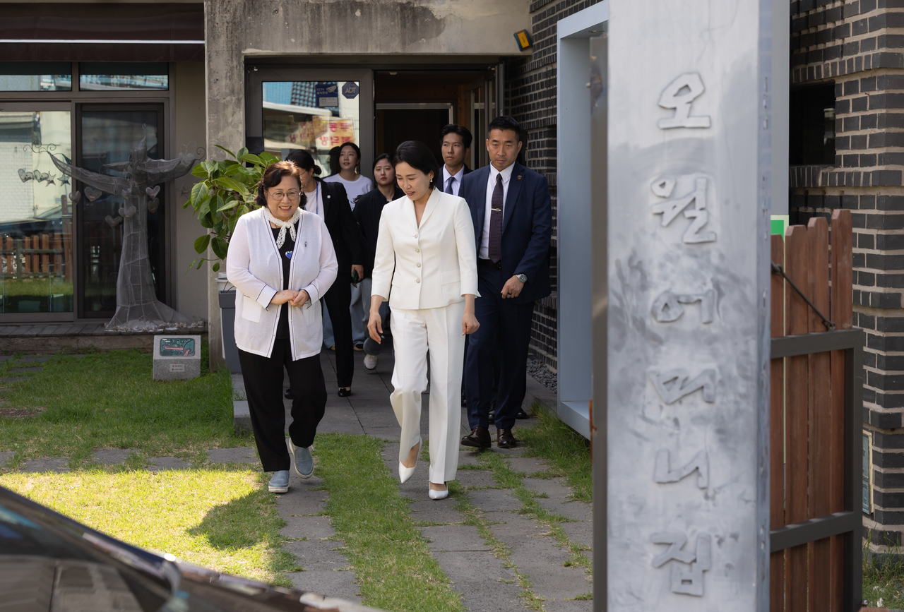 김혜경 여사 오월어머니회 방문