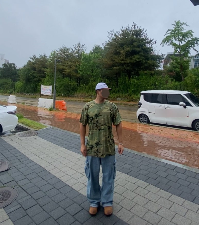 데일리룩('26. 6. 20.)윅 paris 투톤 워싱볼캡, 빈티지 목걸이, 로스코 4777 빈티지 우드랜드 카모티셔츠, 무신사스탠다드 카고 팬츠, 레드윙 아이언레인저 호손뮬스키너