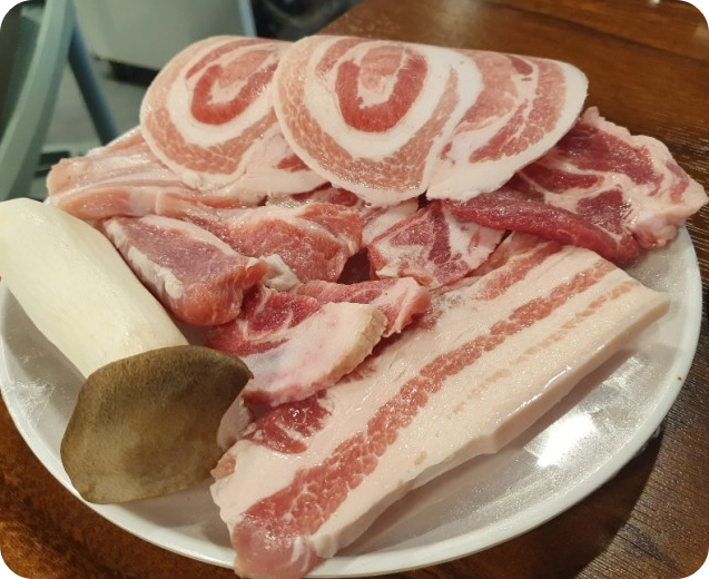 계단집 대표메뉴인 계단집 모둠 중