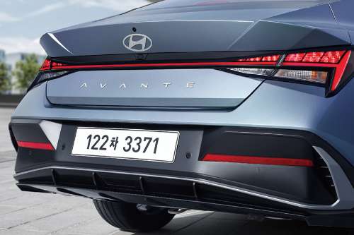 더 뉴 아반떼 하이브리드 후면 상세