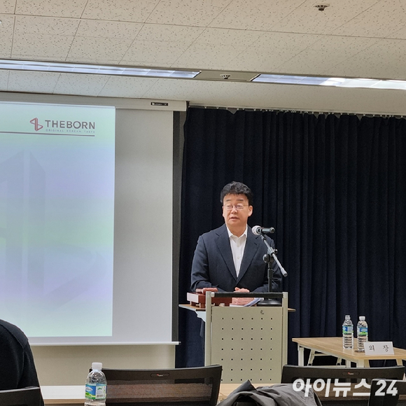 백종원 더본코리아 대표가 28일 서울 서초구 인근에서 열린 제31기 정기주주총회에 참석해 인사말을 하고 있다. [사진=전다윗 기자]