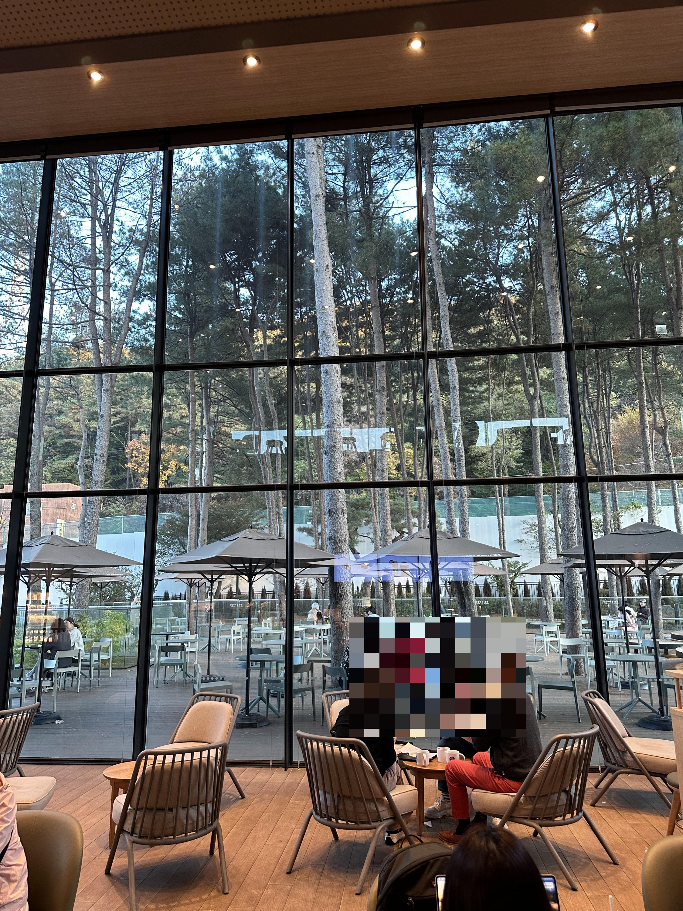 고기리 스타벅스 통창전경