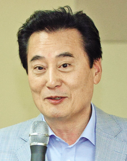 배우 겸 가수 김성환│무대와 방송에서 여전히 활발하게 활동중인 김성환
