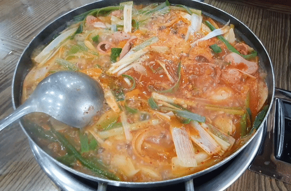 운암명가 부대찌개 끓이기