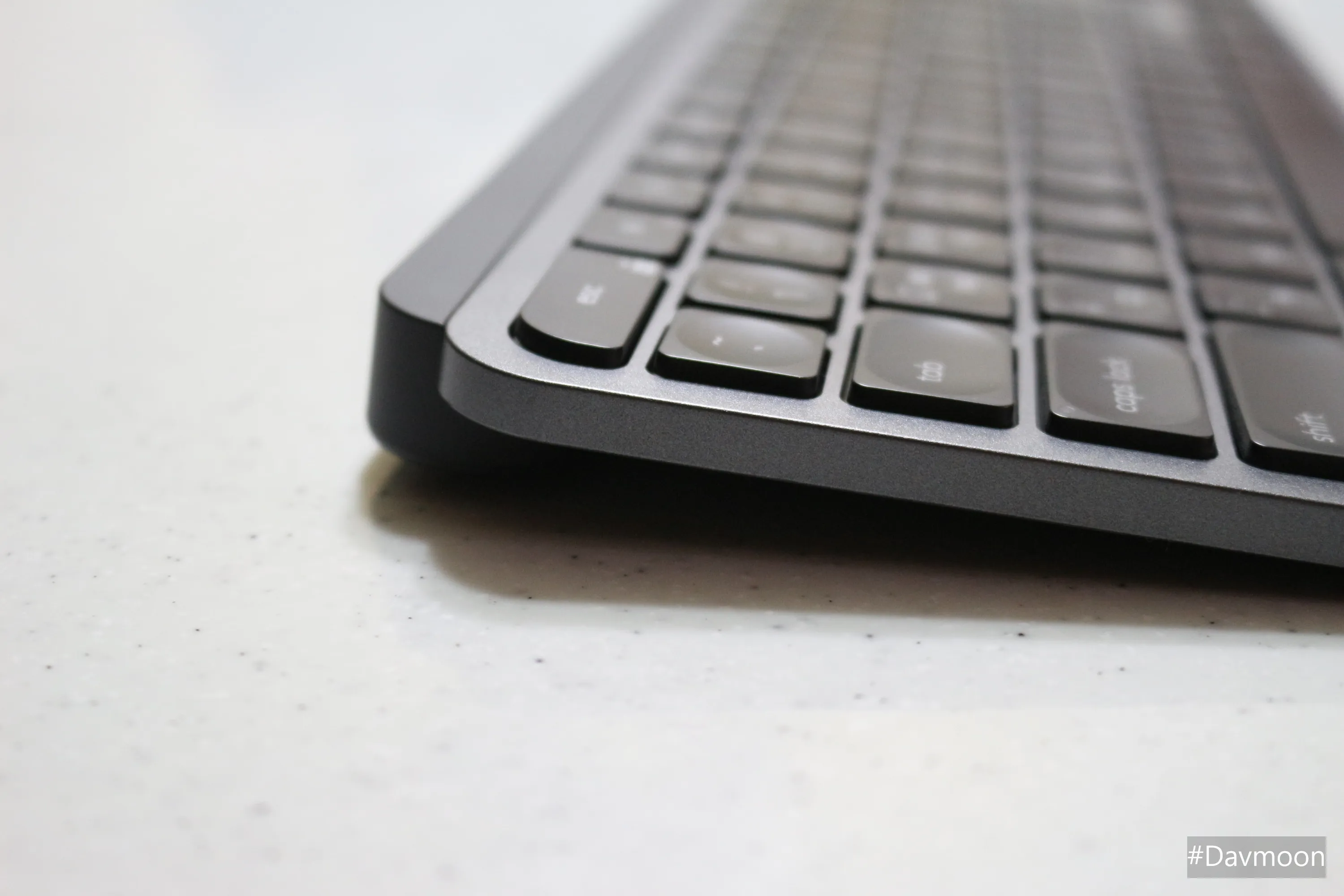 MX KEYS 키보드 각도