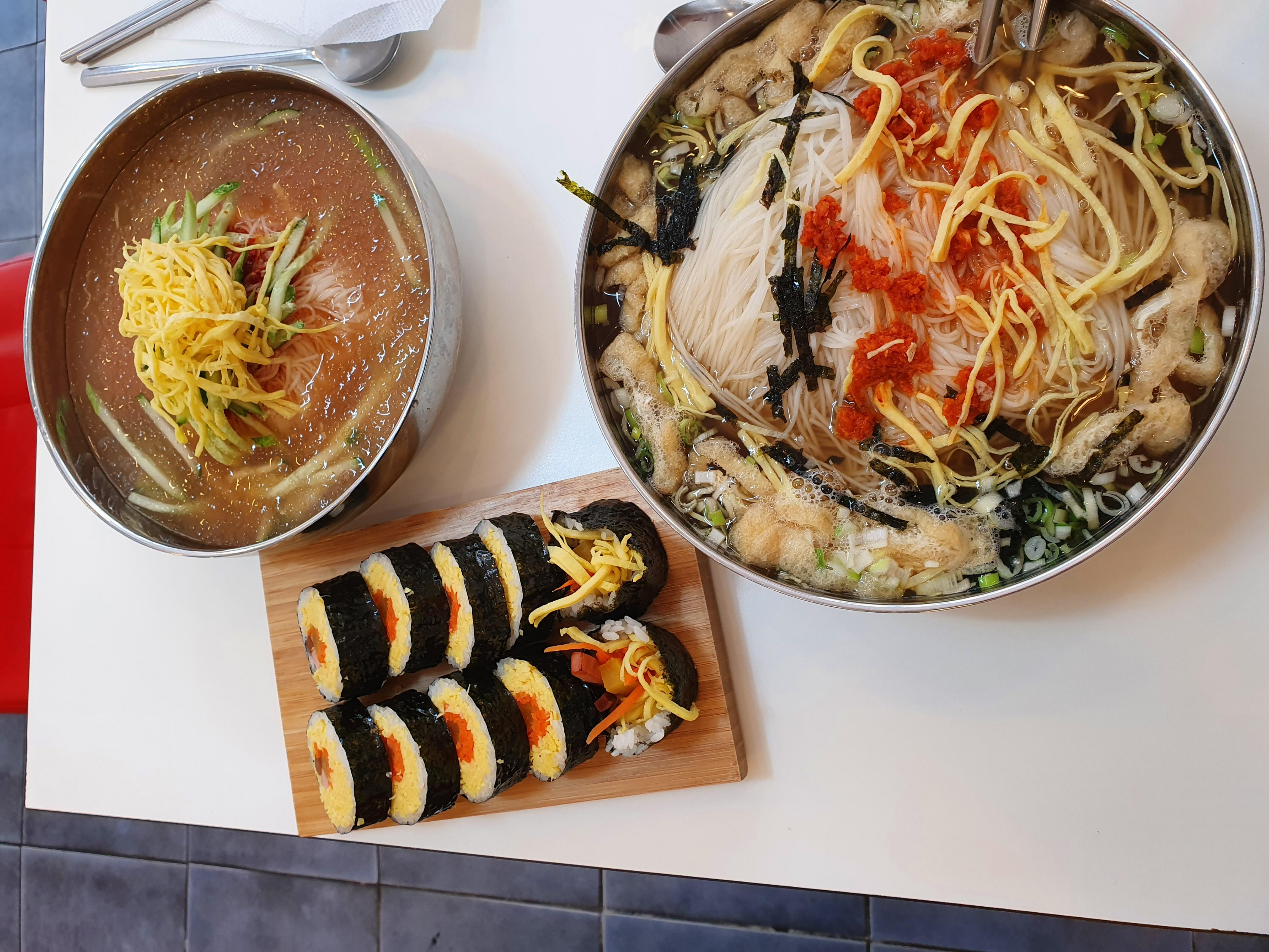 원내동 잔치국수 넘치는 국수한그릇에서 한상