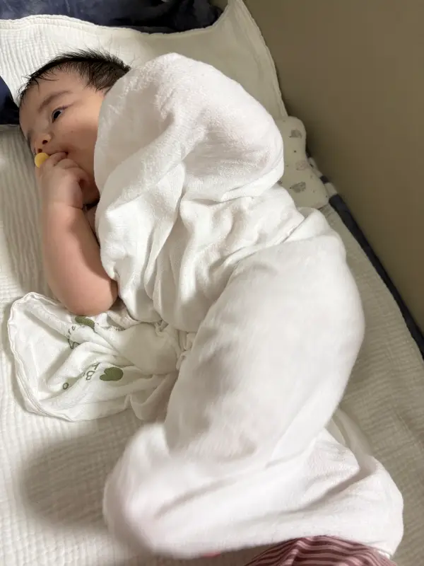 낮잠 준비중인 아이