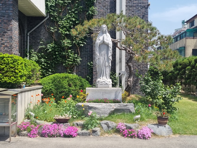 대전 용전동성당 성모상