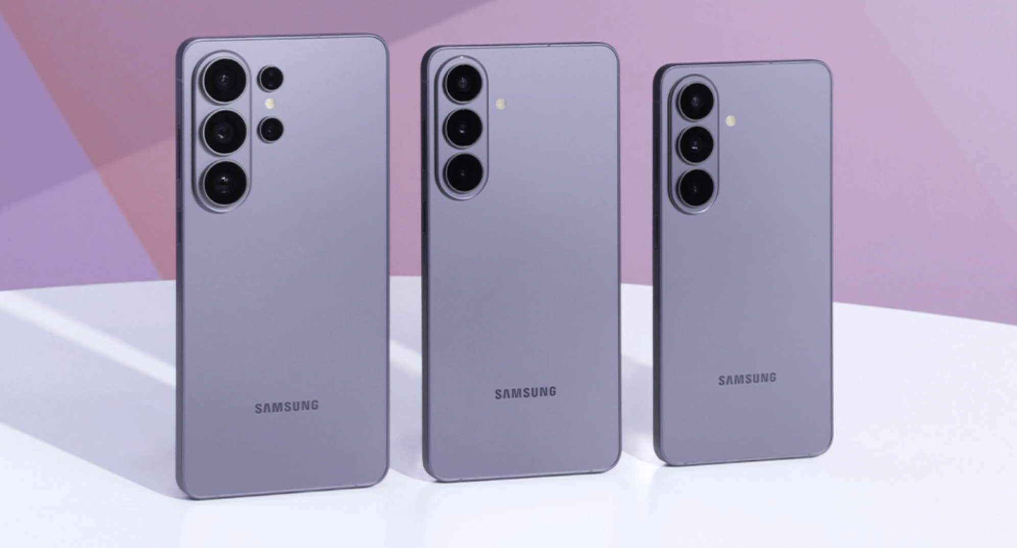 갤럭시 S26 시리즈의 울트라 플러스 일반 모델의 뒷면 디자인 모습