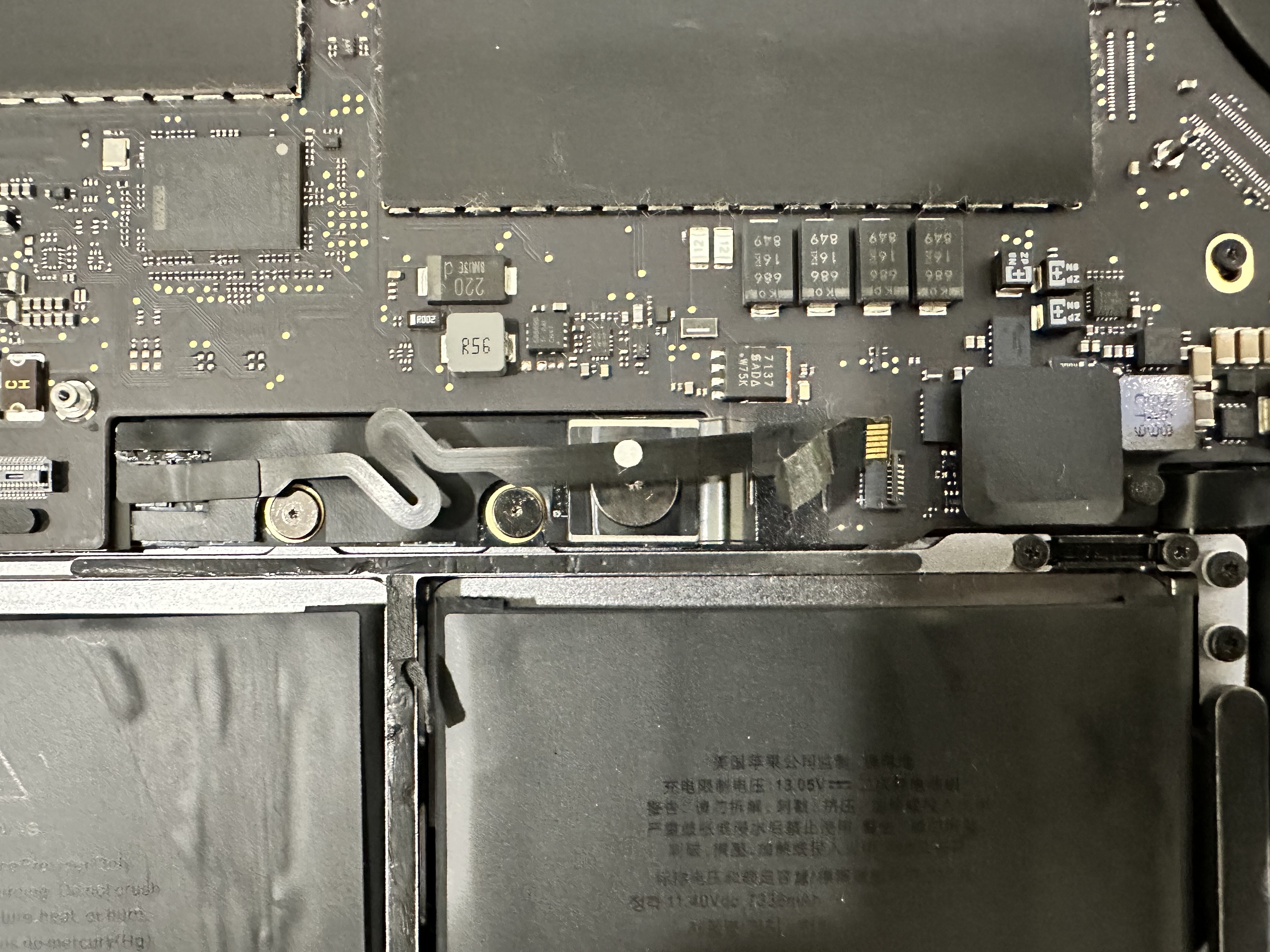 2018 Macbook Pro 15인치(A1990) 배터리 교체
