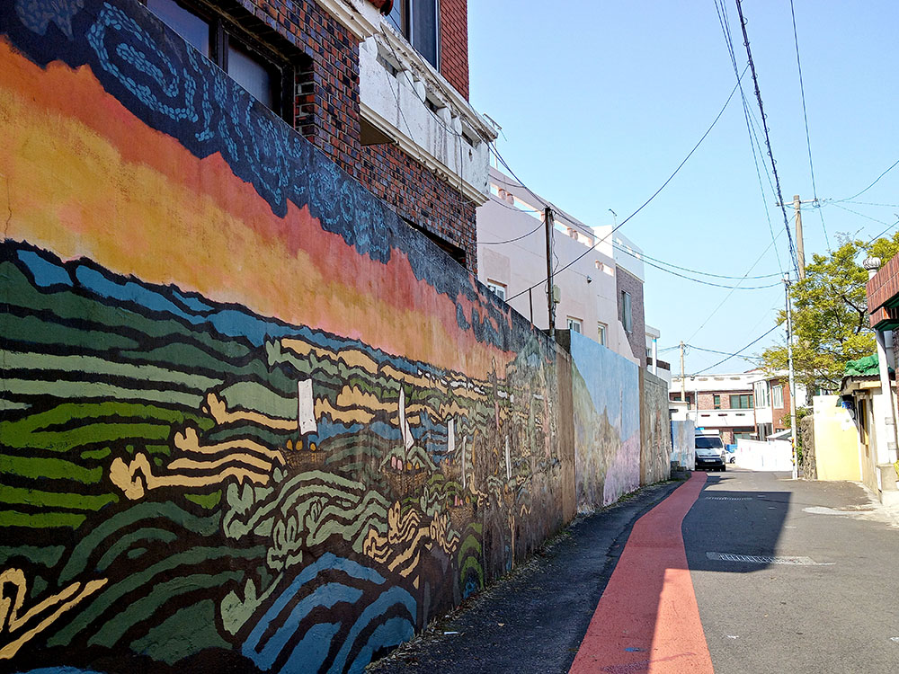 올레18코스: 바람 따라 걷는 건입동 벽화마을