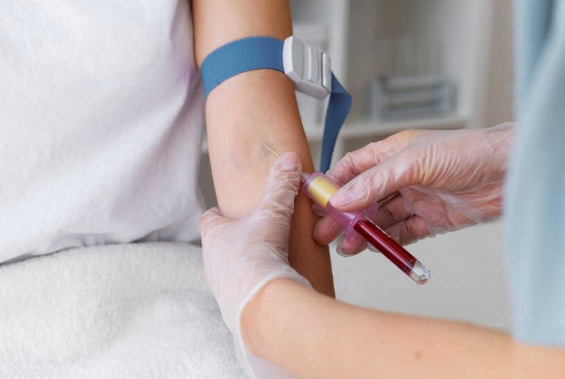 피 검사 중인 모습