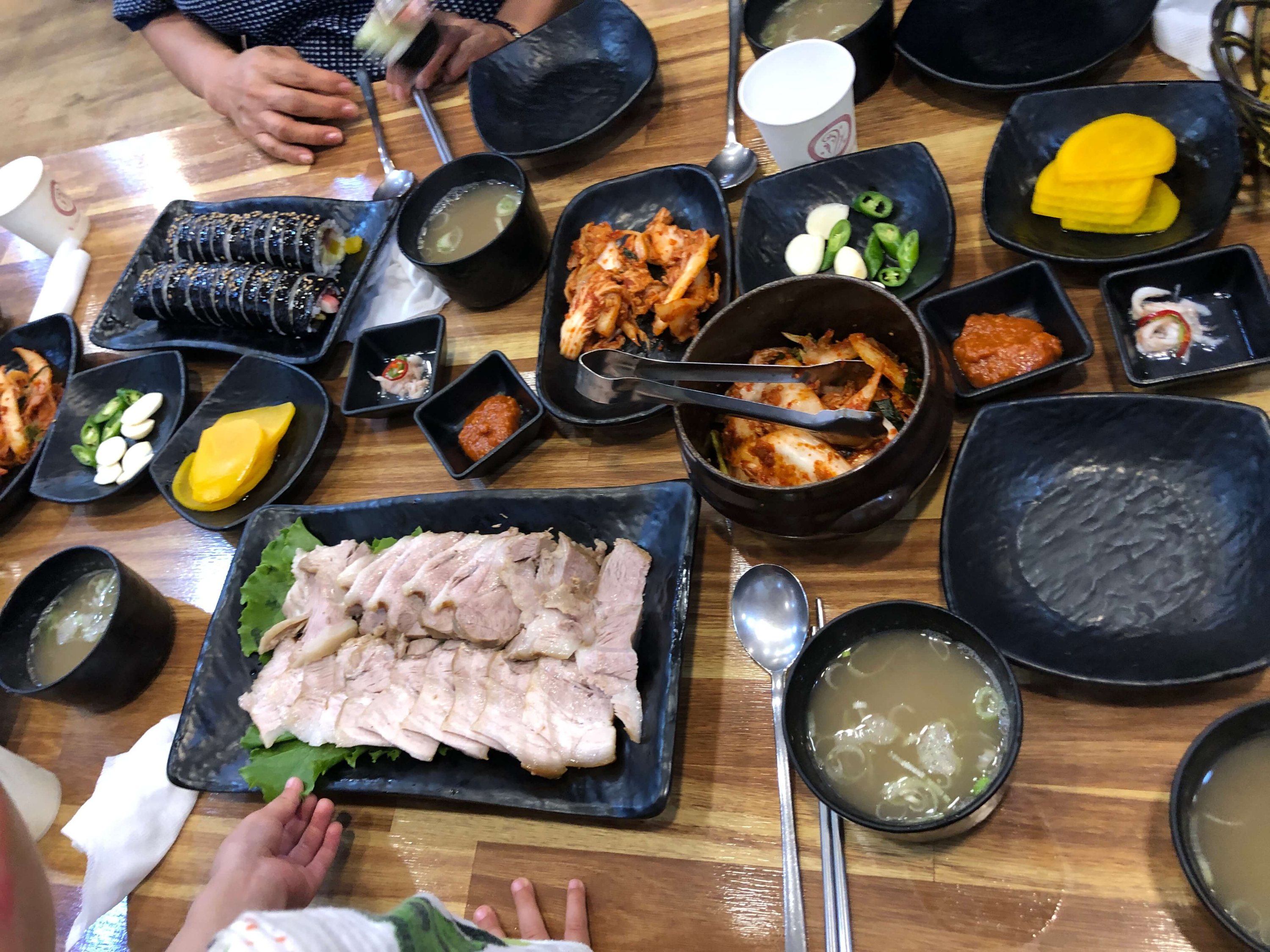 민수랜드-미소본가스마일칼국수 김밥과수육