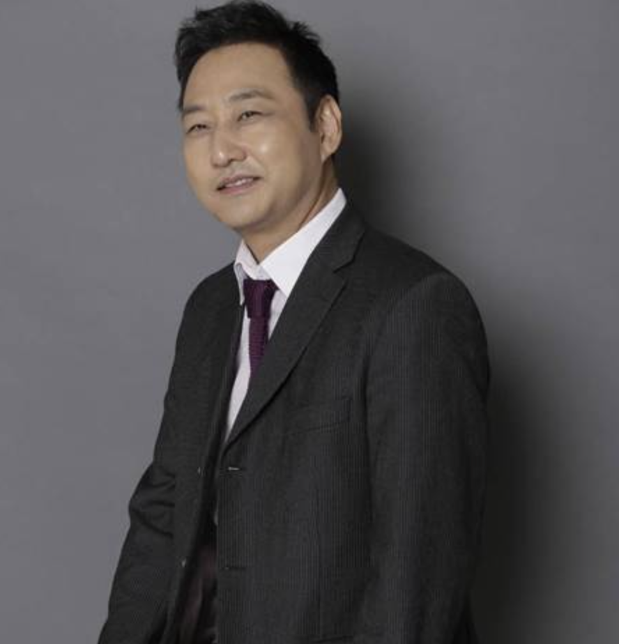 김수용 수트