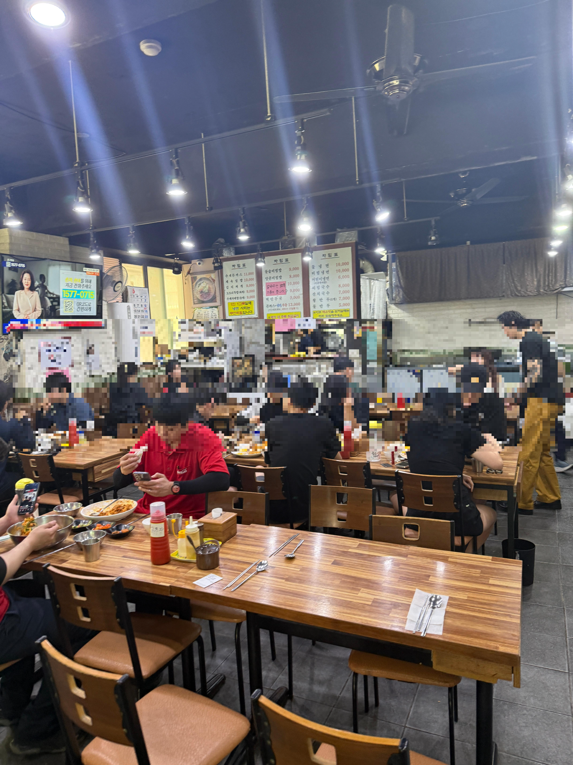 망원동 점심식사 맛집 얼큰이 왕냉면칼국수 실내 내부사진