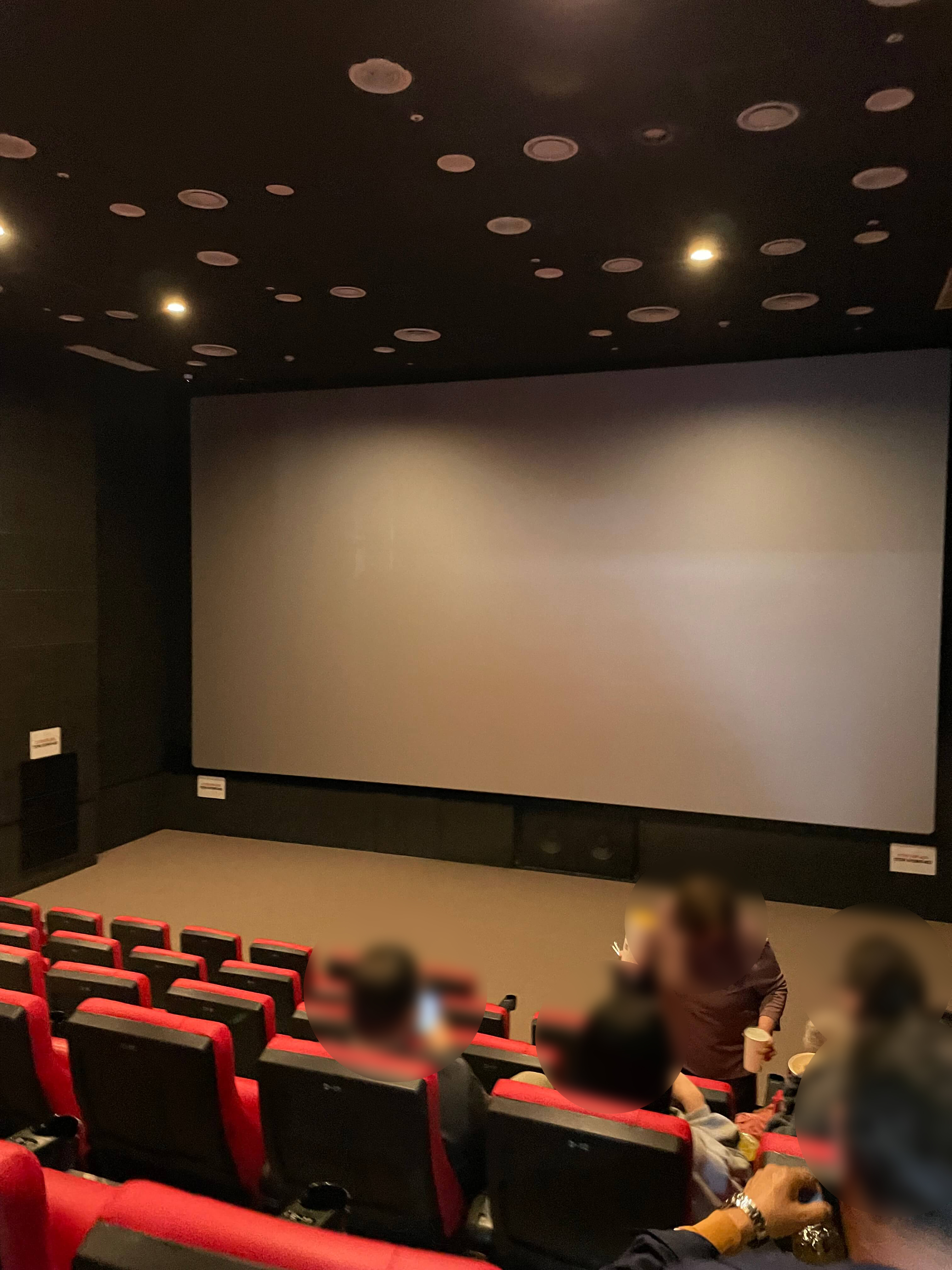 작은영화관 내부 7000원 티켓 가격 안내