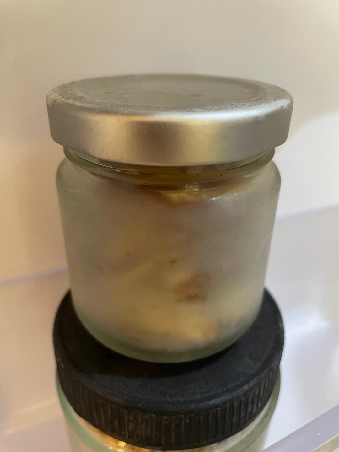 브라질너트 보관 방법 - 냉동실에 보관하고 있는 모습