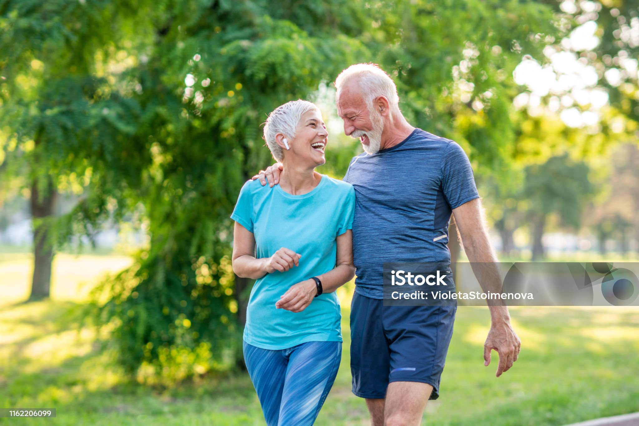 건강한 노부부의 사진