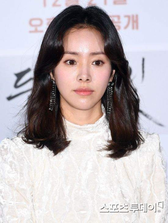 한지민 작품 활동