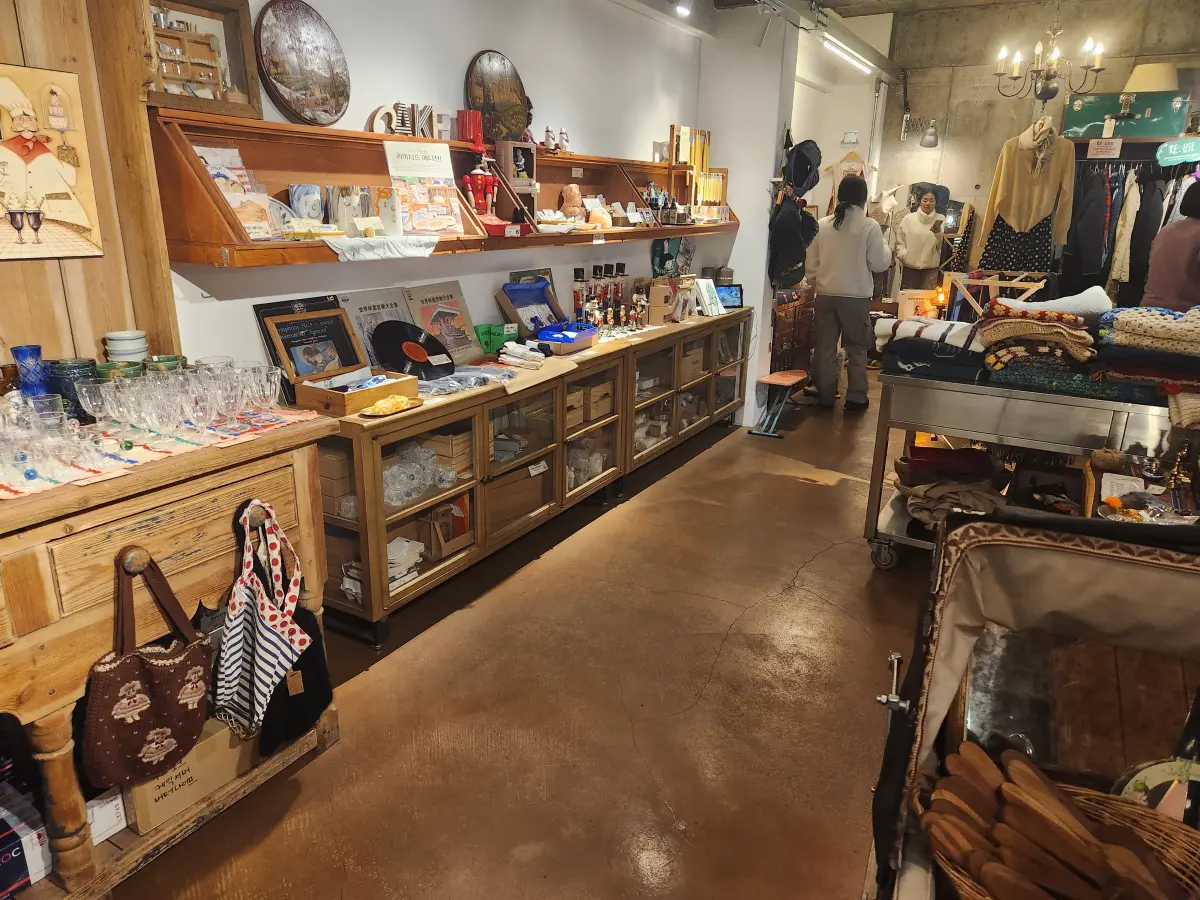 대전-가볼만한곳-성심당-본점-빵-먹을수있는-카페-성심당문화원-2층-소품-샵