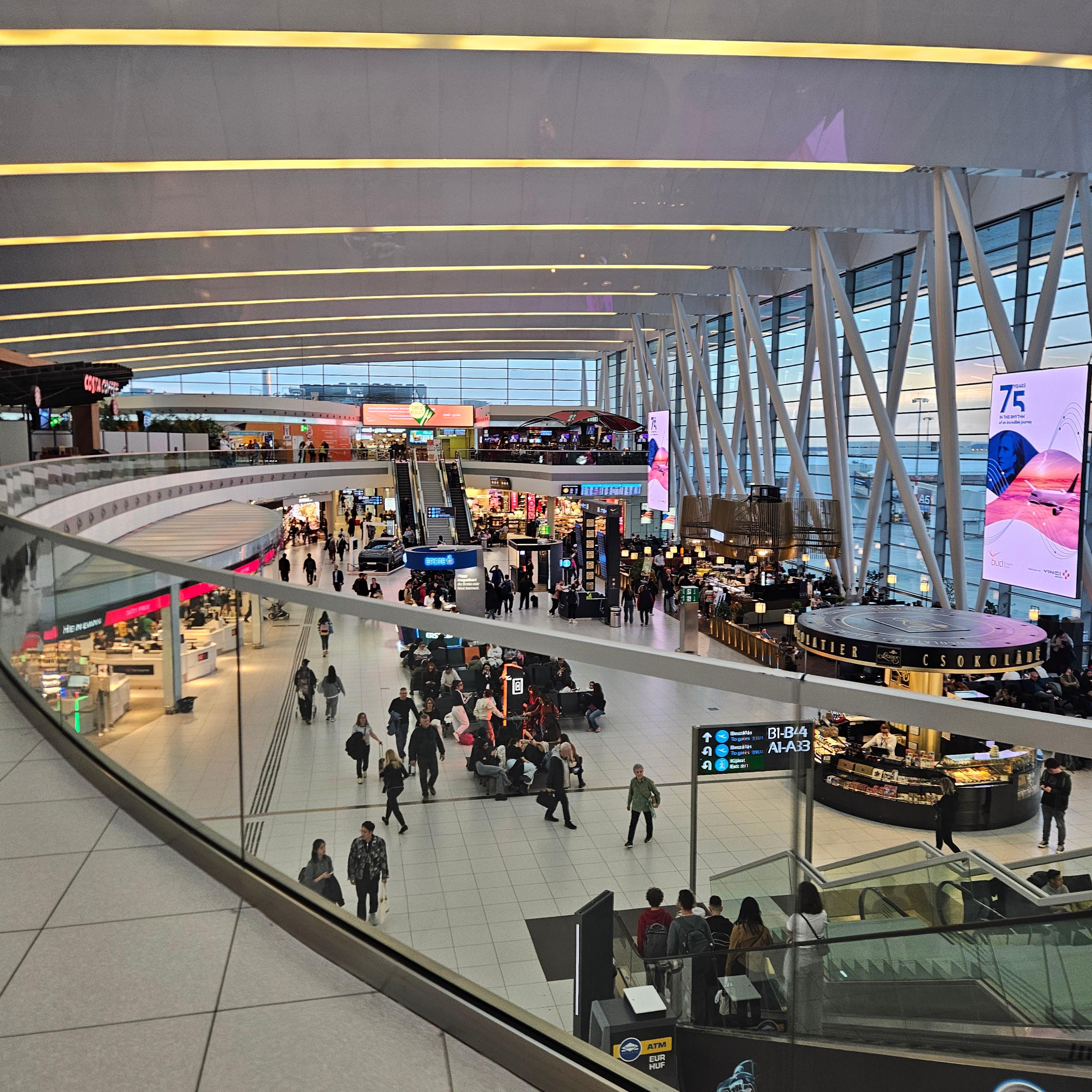 부다페스트 공항 2층에서 모습