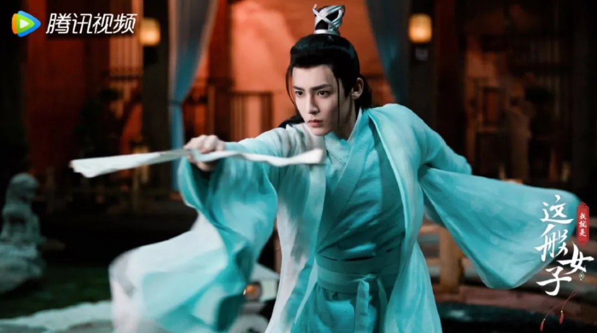 부채들고-액션포즈-취하는-용호