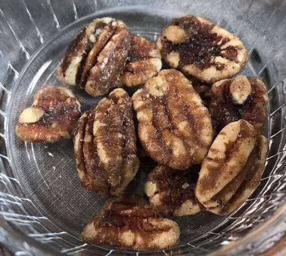 프랄린 피칸을 찍은 사진입니다.