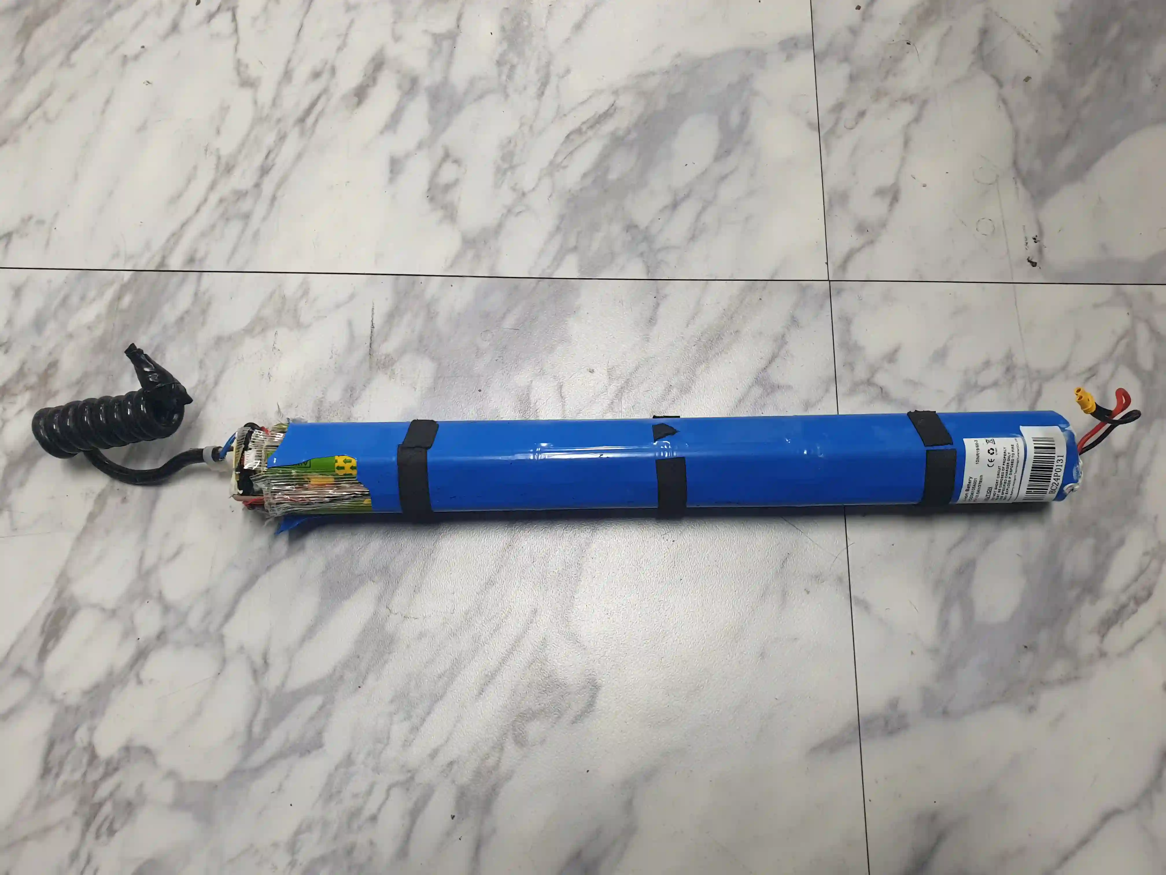 퀄리 Q3 미니 순정 배터리 싯포스트에서 탈거