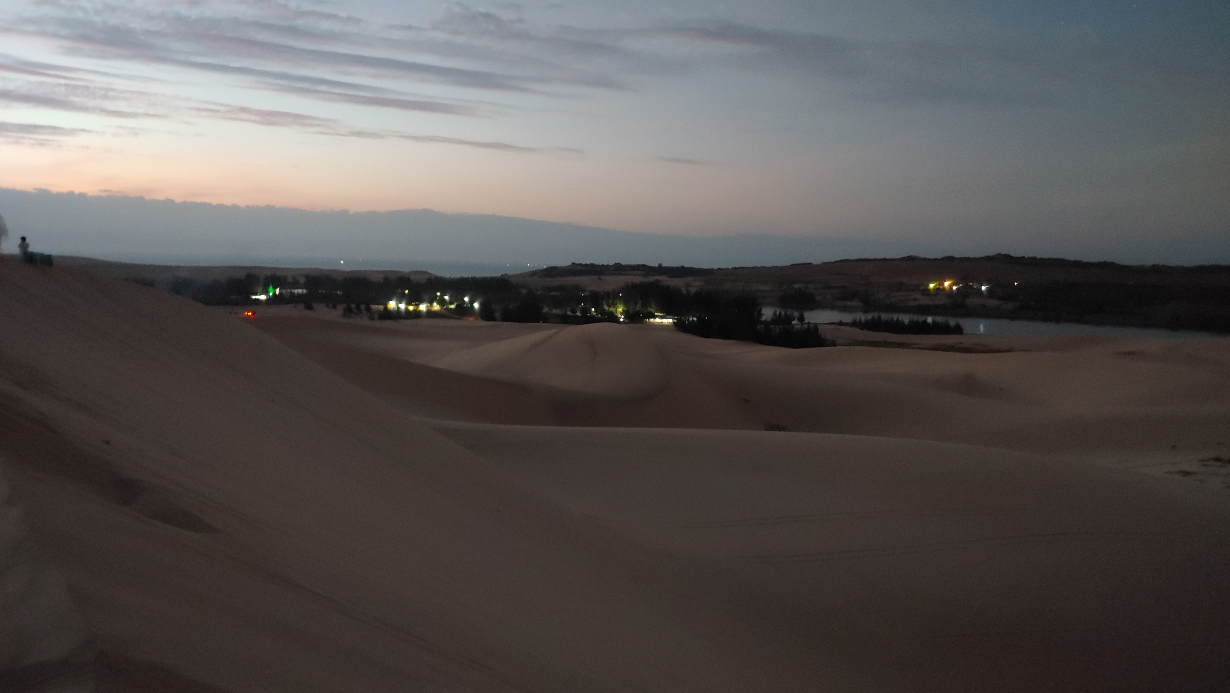 해가 뜨기 전인 화이트샌듄