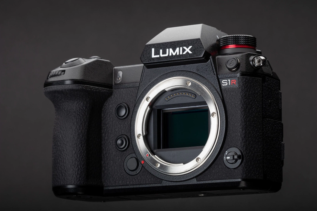 Lumix S1R II