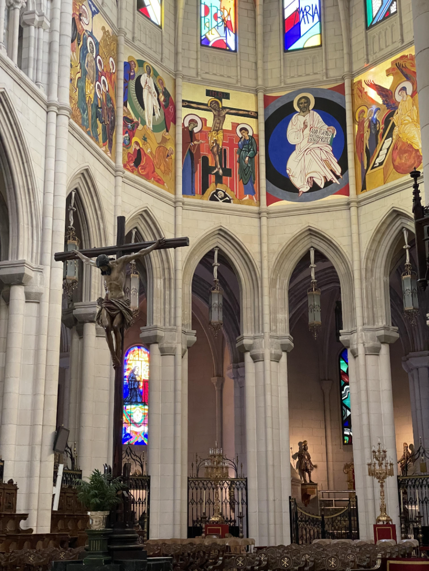 알무데나 대성당 실내