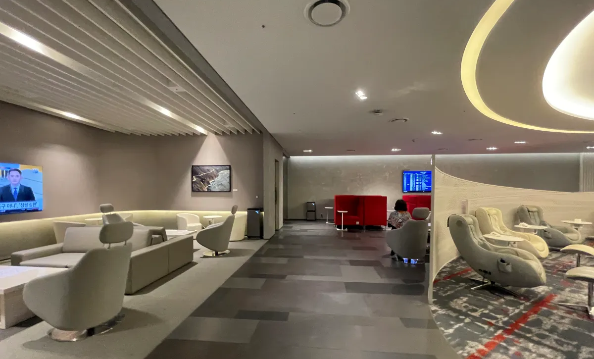 인천공항-대한항공-마일러클럽라운지-입구에서-왼쪽좌석