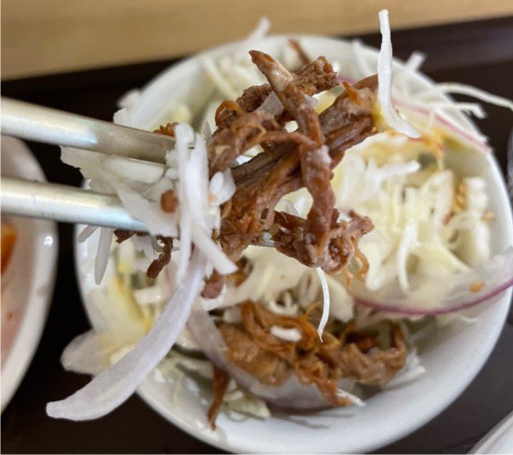 미미옥-샐러드-속에-있는-장조림