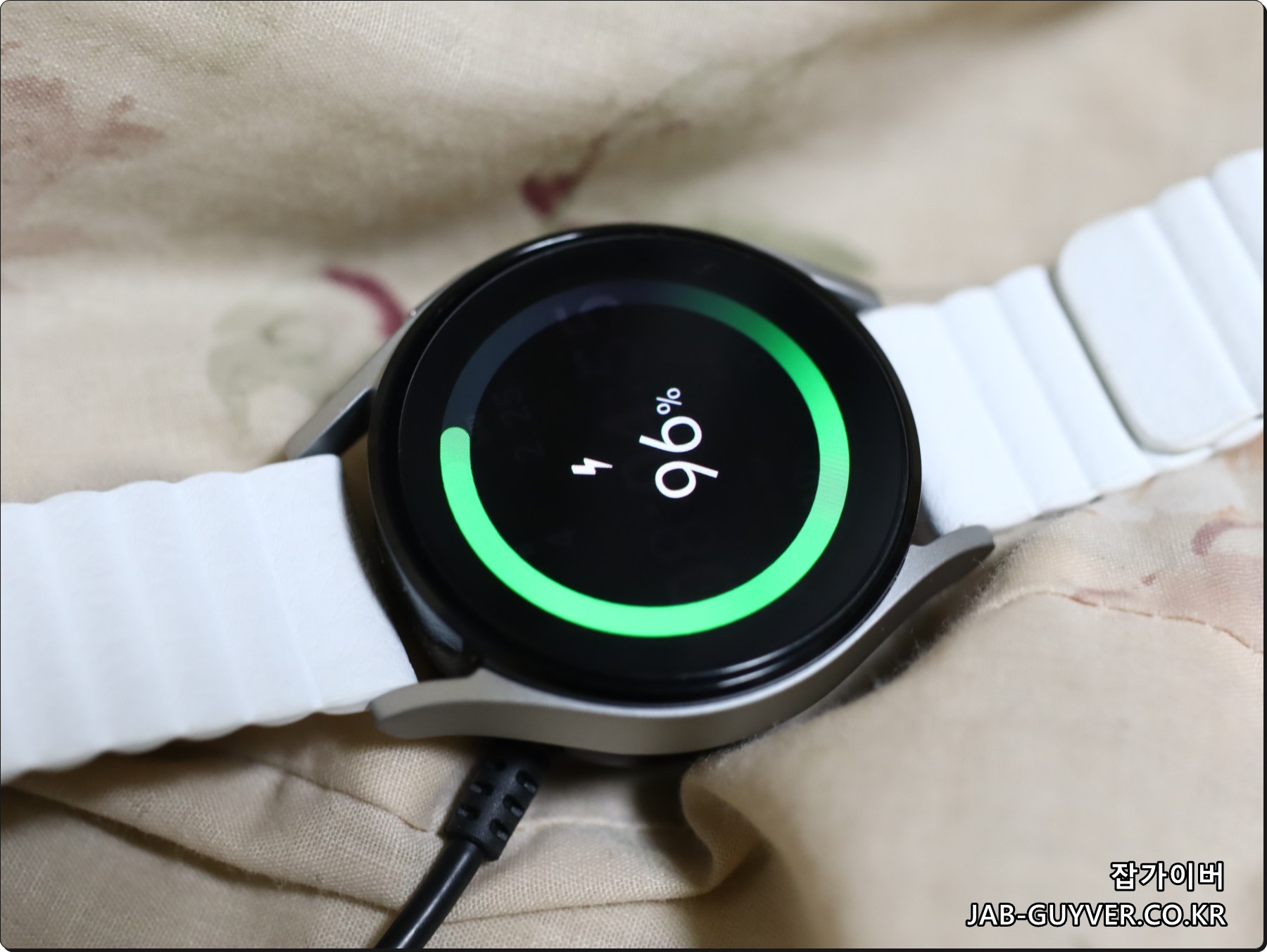 갤럭시워치 정품 충전 크래들 연결(USB-C 전원) 예시