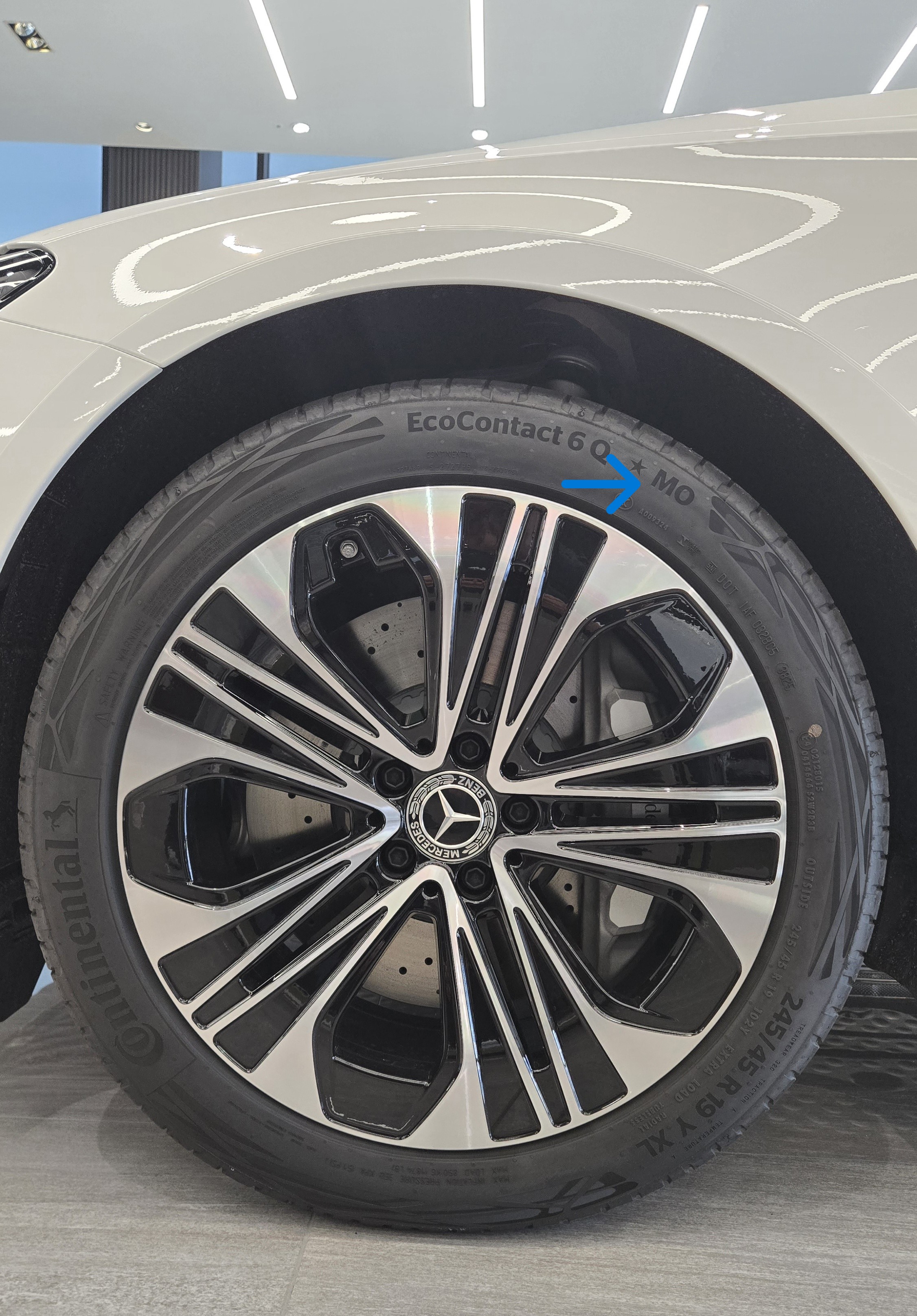 벤츠 E 350 e 4M MO 타이어