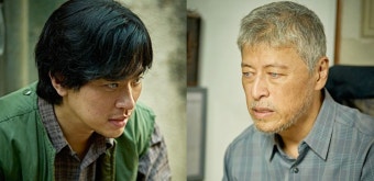 박정민의 아들과 젊은 시절 아버지를 오가는 1인 2역 연기 모습