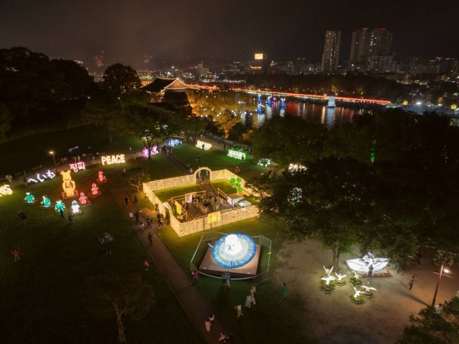 2025 진주남강유등축제 — 남강 위의 불빛이 전하는 사랑과 희망 관련 사진