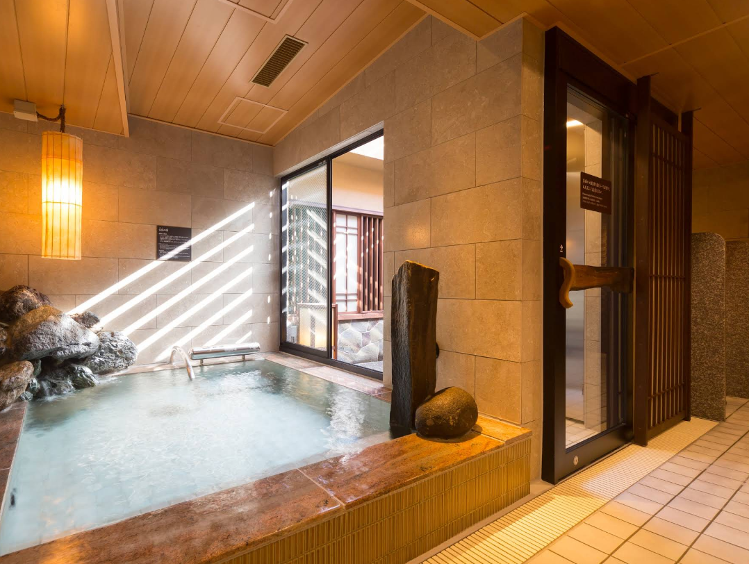일본의 도미인 호텔의 온천 모습