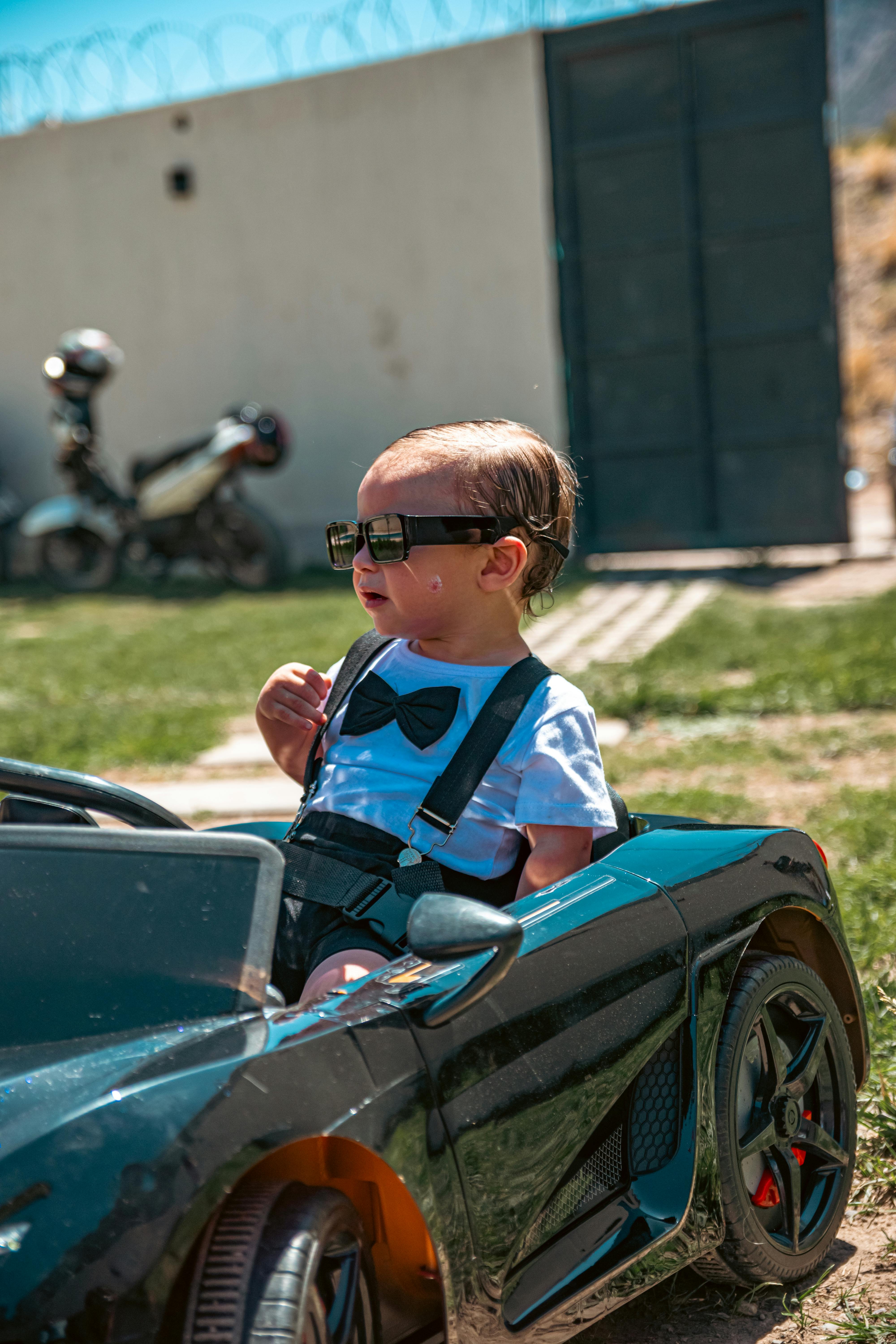 baby in car