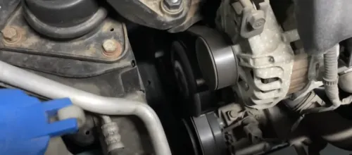 엔진룸에서 쇠 갈리는 소리날 때 봐야할 곳