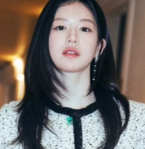 샤넬 화이트 블랙 중고 2001 크롭 재킷 사러 가기