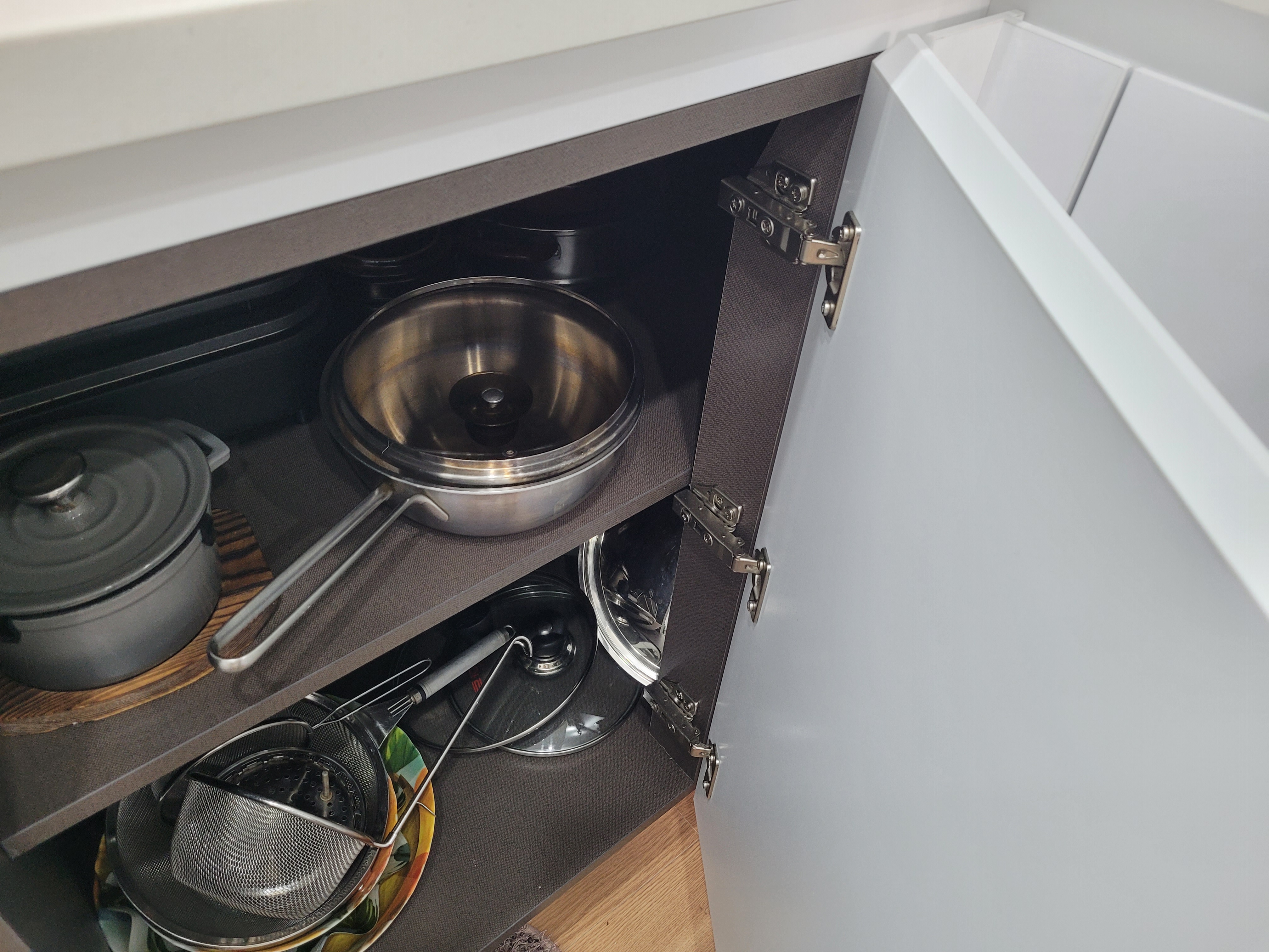 주방 싱크대 하단 수납장 사례