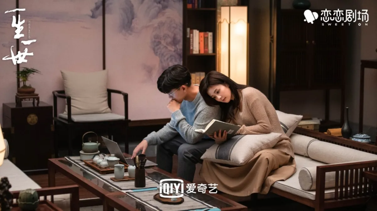 일하는-주생진에-기대어있는-시의