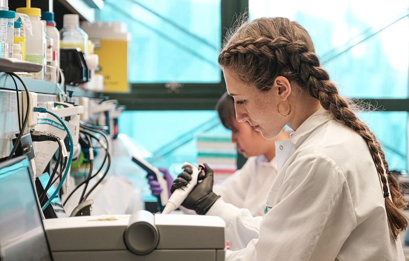 μΊ ν4 ν
λΌν¨ν±μ€ μ£Όκ° μ λ§ 2025: RNA μΉλ£μ μ μμνλ‘μ₯μ μ°κ΅¬ ν¬μ κΈ°ν