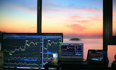 주식 vs 부동산: 2025년에는 어디에 투자해야 할까?