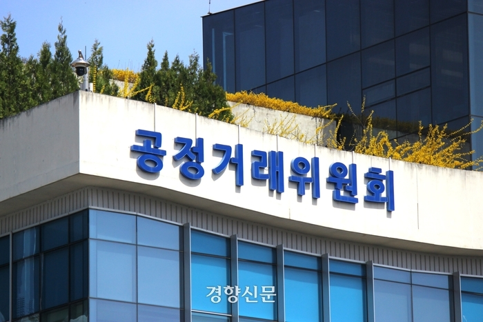 현대차&middot;기아 내장재 입찰 담합 에스엠화진&middot;한국큐빅 과징금 26억 부과: 시장점유율 100%의 그림자