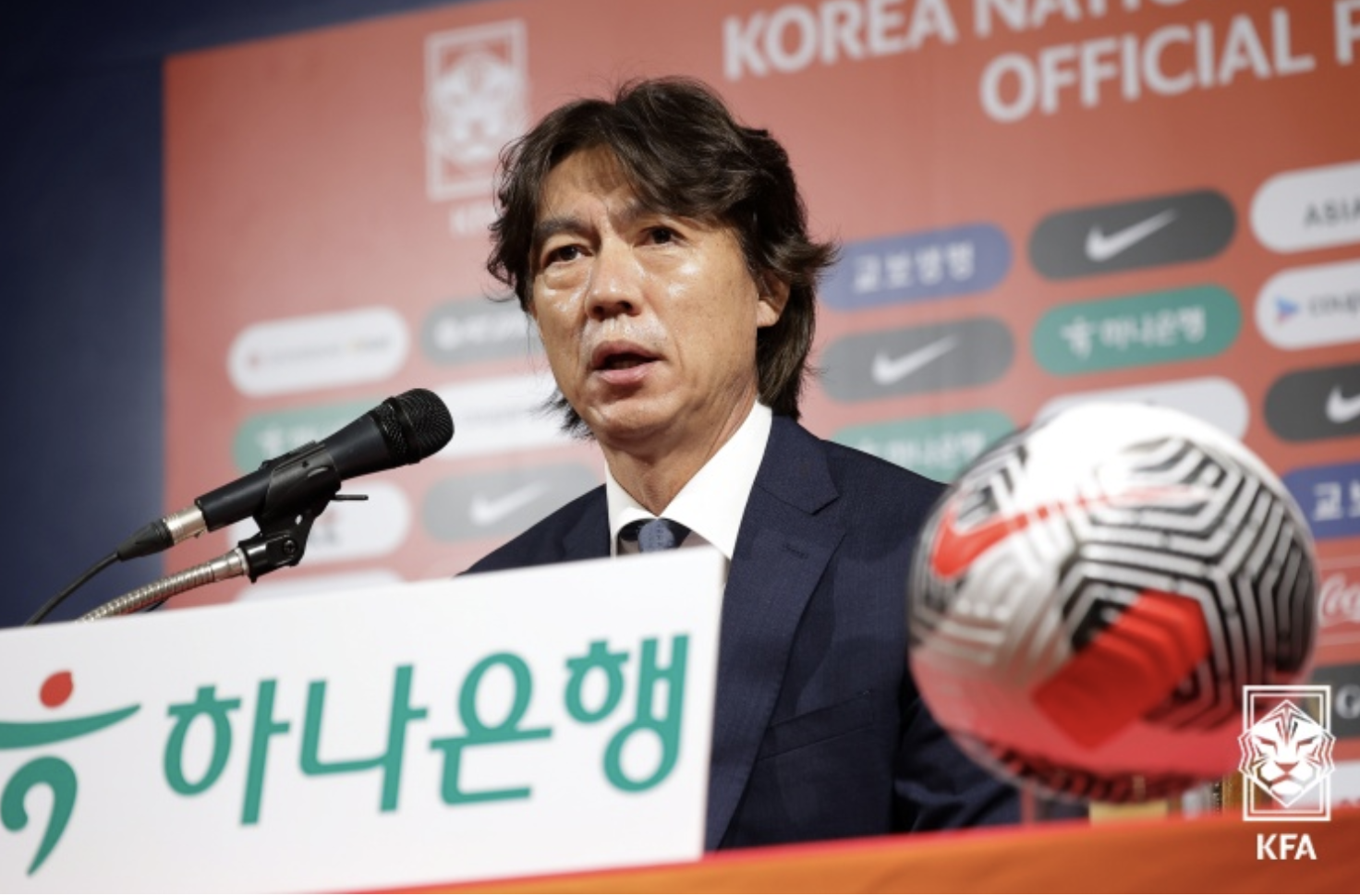 홍명보 감옥 대표팀 선수 발표 인터뷰 장면 설명 이미지