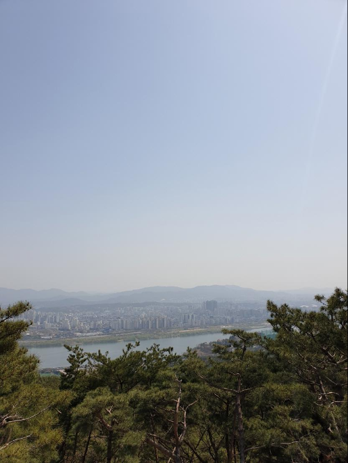 View of Gangdong District from Achasan Mountain &ndash; The world I saw after successful weight loss ❘ 아차산 정상에서 내려다본 강동구 일대 전경 &ndash; 다이어트 성공 후 바라본 세상